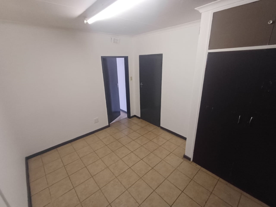 To Let Commercial Property for Rent in Baillie Park North West
